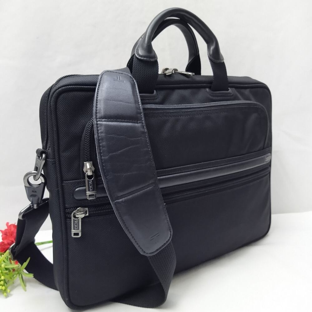Tumi 2 Way Black Nylon Zipper Around Laptop Briefcase Messenger Bag - Picture 4 of 16